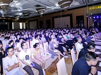 設(shè)計(jì)盛宴再啟丨梁志天、張清平與現(xiàn)場(chǎng)1200名設(shè)計(jì)師一起，引爆無(wú)錫設(shè)計(jì)力量（內(nèi)附無(wú)錫站直播回放）